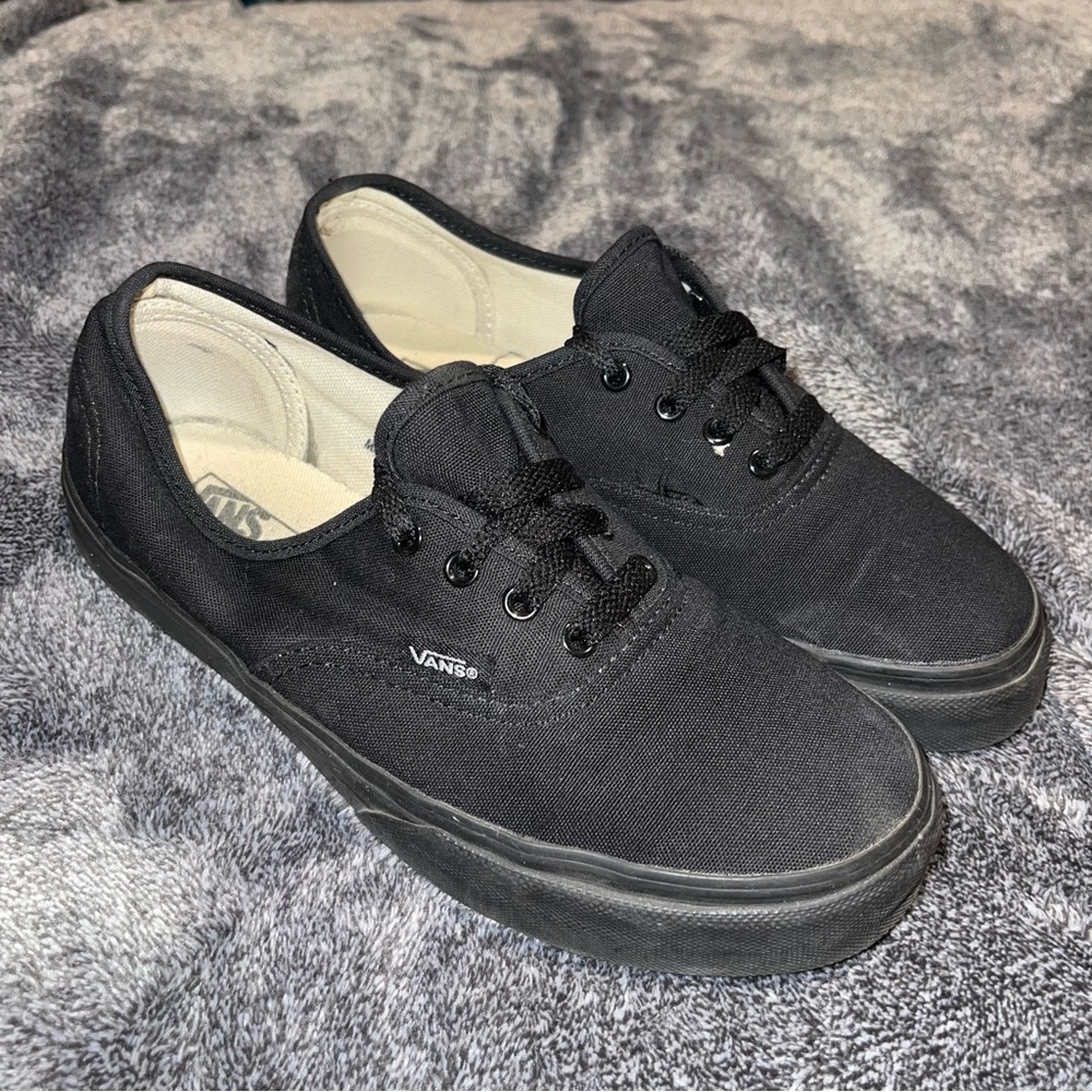 Vans Authentic Kids Size 4, Women Size 5.5